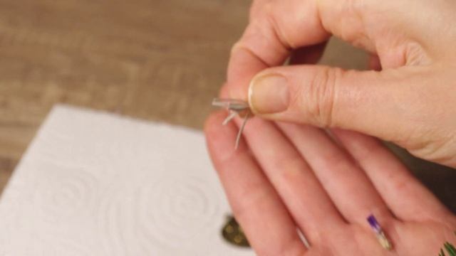 Эпоксидная смола для украшений, ч.9. Кулон из эпоксидки своими руками и брелок в Новогоднем стиле