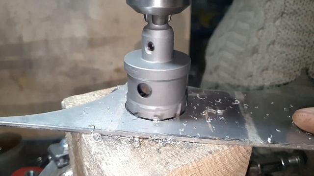 Как просверлить большое отверстие в металле своими руками. смотреть онлайн