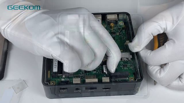 How to Disassemble the Thinnest Mini PC of 2022 - GEEKOM MiniAir 11? смотреть онлайн