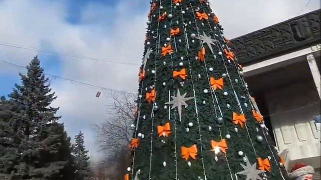 ЁЛКИ ЕСТЬ У ВСЕХ ДОМА,ТАМ И ПЛЯШИТЕ! смотреть онлайн