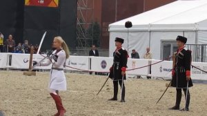 Девушка. Фланкировка. Шашка.