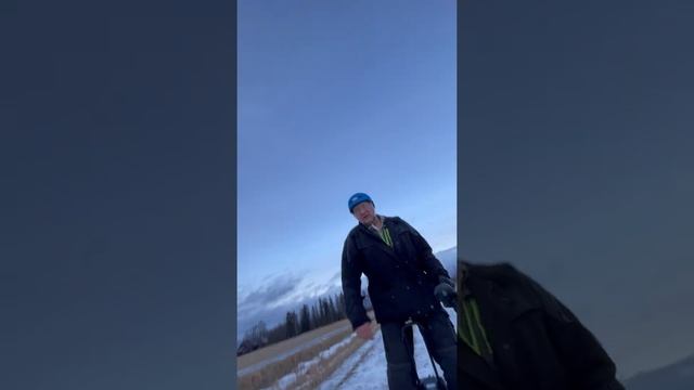 Windy off piste slalom in fields, with EUC Kingsong S18 смотреть онлайн