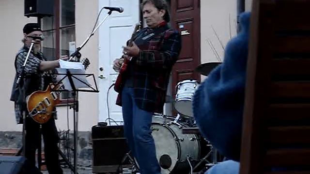 Bom Bom Mikael Rickfors смотреть онлайн