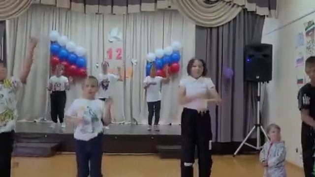 Танец Зажигай Катя Адушкина смотреть онлайн