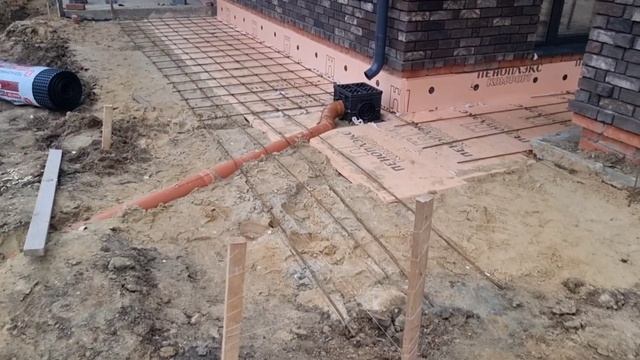 укладка брусчатки на бетон / полный процесс подготовки перед укладкой брусчатки. обзор обьекта смотреть онлайн