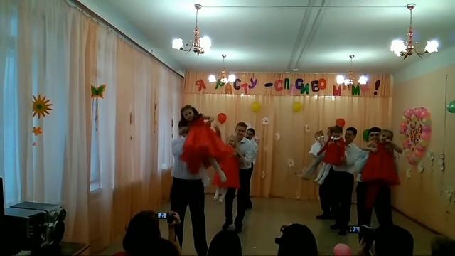 Танец пап и дочек смотреть онлайн