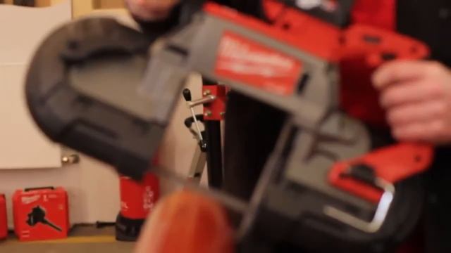 Ленточная пила по металлу MILWAUKEE M18 FUEL™ M18 CBS125-502C
