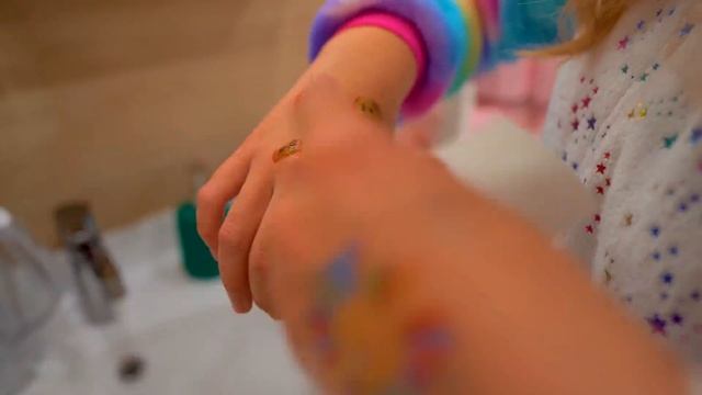 24 ЧАСА В ВАННОЙ ЧЕЛЛЕНДЖ! Ночь в Туалете ! 24 HOUR CHALLENGE OVERNIGHT IN MY BATHROOM смотреть онлайн