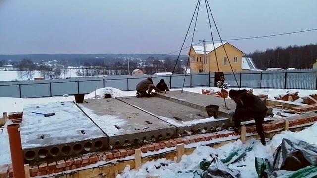 Как положить плиты перекрытия на фундамент Опирание плит перекрытия на кирпичную стену Монтаж крано смотреть онлайн