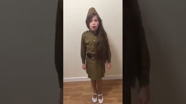 Гареева Эмилия из 1 Г класса читает стихотворение, Гимназия №179, г. Казань смотреть онлайн