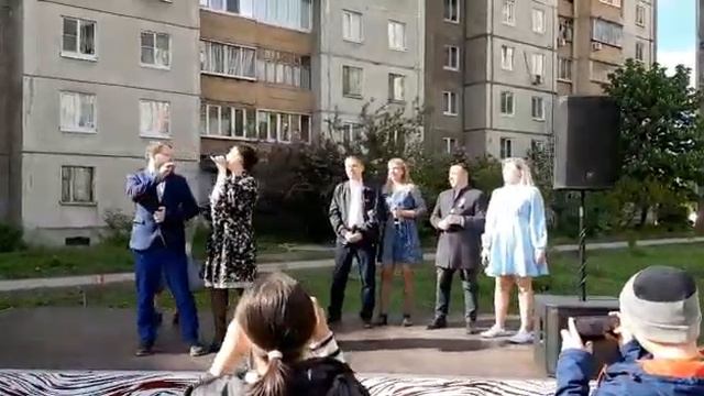 Одинокая гармонь - Звонкие голоса комбината смотреть онлайн