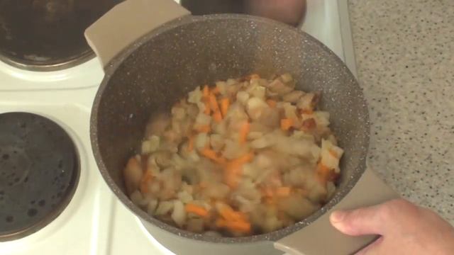 Капуста тушеная  с мясом и шкварками. Вкус из детства!!!