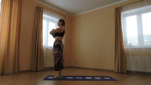 Приветствие Солнцу (Сурья Намаскар) по Свами Шивананда Сарасвати смотреть онлайн