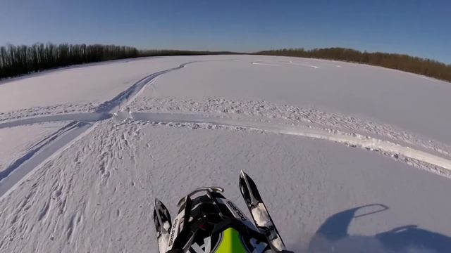 Супер погодка в Сургуте! Катаюсь на polaris 600 indy voyager 144. смотреть онлайн