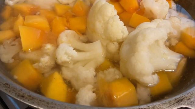 Крем-суп из цветной капусты с гренками и пармезаном! В описании под видео важные моменты