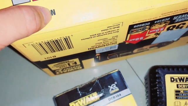 COMBO DEWALT [DCG409VS] PIN 5AH SẠC DCB115 ĐIỆN 220V 5TR5 LH ZALO [0888840578]