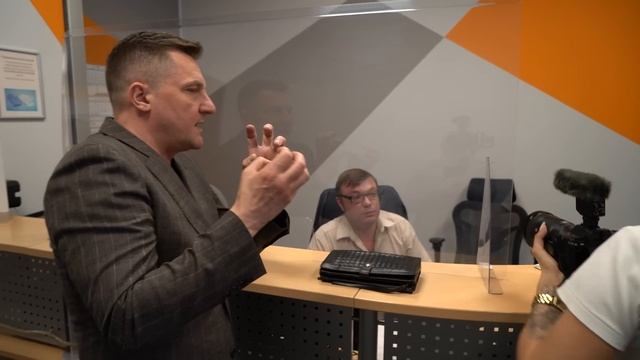 Эвакуатор разбил машину / Охрана не пускает в офис / Полиция ставит на место барыг смотреть онлайн