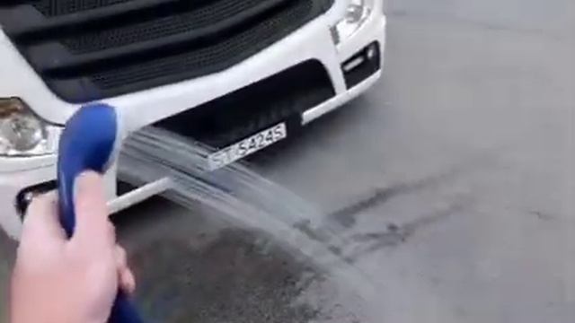 Душ в грузовике у дальнобойщика.#trucker #driver #truck #душвмашине #дальнобойщик #грузовик смотреть онлайн