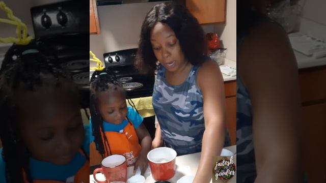 TIWA AND I MAKE MUG CAKES || MUG CAKE || MICROWAVE MUG CAKE || MUG CAKE RECIPE смотреть онлайн