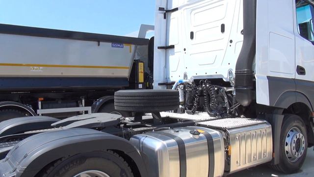 Mercedes-Benz Actros 1845LS Tractor Truck (2019) Exterior Walkaround
