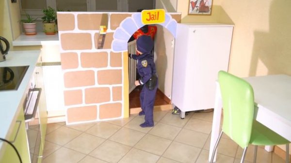 Gleb play a Super policeman