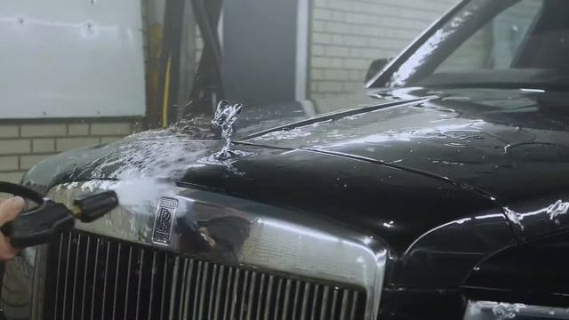 Rolls-Roys Cullinan. Детейлинг процедуры в Аквакарс смотреть онлайн