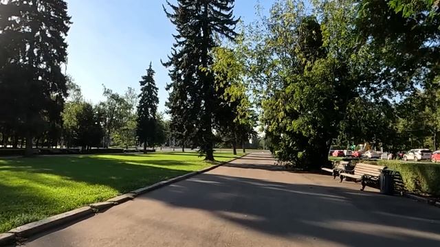 Дочь тракториста продавала цветы на трассе… А едва появился свадебный кортеж, и жених купил букет… смотреть онлайн