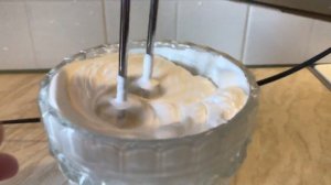 Как взбивать растительные сливки? Крем из растительных сливок. Украшаем торт сливками.