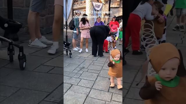 Can’t Believe I Saw This At Disney World ?? смотреть онлайн