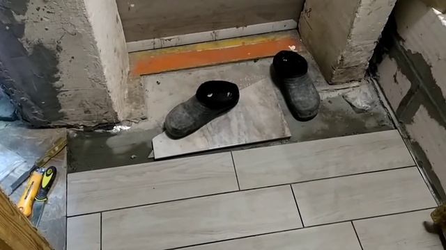 @0249 Керамогранит наклеиваю на теплый пол в прихожей. смотреть онлайн