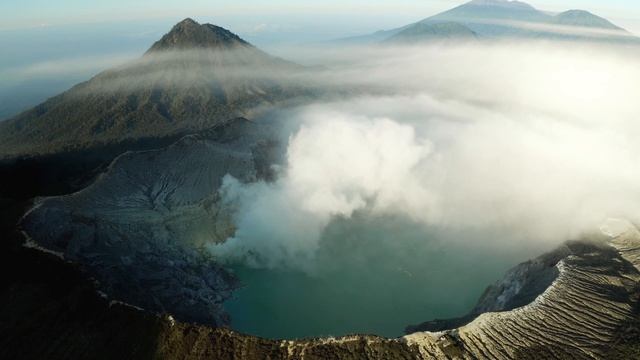Exploring the Mystical Ijen Volcano and Crater Mine in Java, Indonesia смотреть онлайн