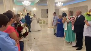 Встреча молодоженов в банкетном зале