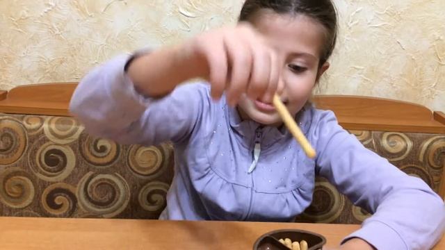 Обзор на Нутелла с хлебными палочками. Nutella And Go. Новинка 2017.