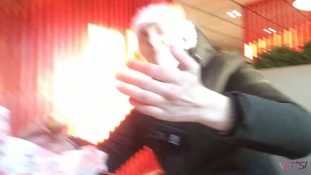 VIT’S! • ***ПРАНК*** |#3|НОВОГОДНИЙ ВЫПУСК, САНТА КЛАУС #пранк #реакции #социальный #эксперимент смотреть онлайн