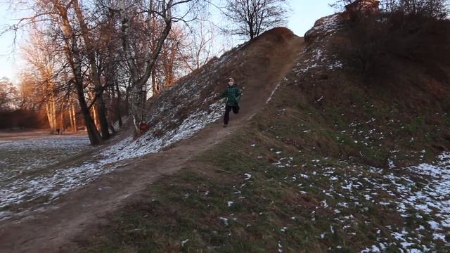 Вот такие сейчас зимы - прокатился на горке. смотреть онлайн