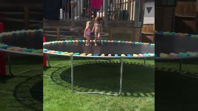 Надувной единорог (Unicorn Sprinkler) с распылителем воды смотреть онлайн