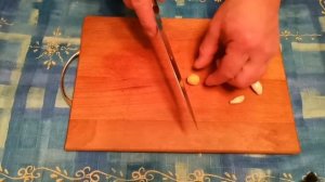 Суп из кальмара и креветок на кокосовом молоке.
