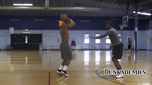 Michael Blue Has an INSANE Vertical :: Crazy Game Dunks смотреть онлайн