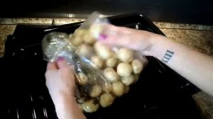 Молодая картошка в духовке в рукаве с кожурой! Не нужно чистить!