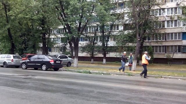 КП УЗН пилит дерево. г.Киев. 2016 г. смотреть онлайн