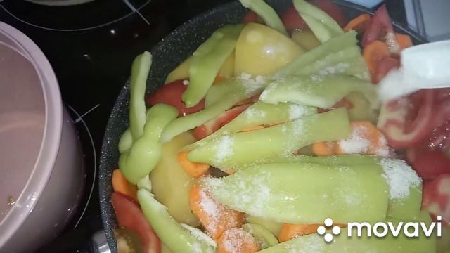 БЫСТРЫЙ УЖИН.КУРИННЫЕ ГОЛЕНИ ТУШЕННЫЕ С ОВОЩАМИ.БЫСТРО И ВКУСНО. смотреть онлайн