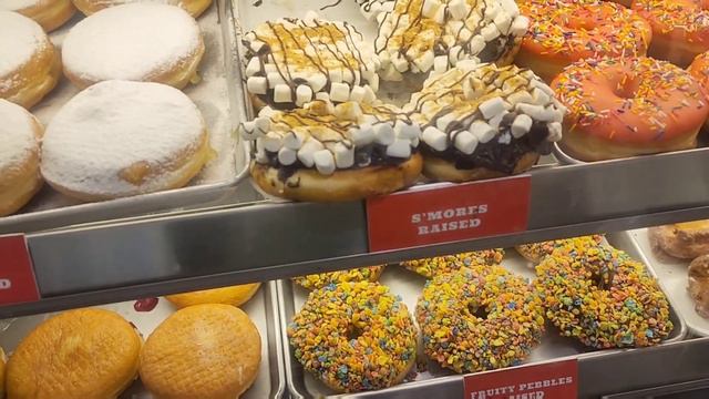 RANDY'S DONUTS Philippines | World Famous Since 1952 | Robinsons Magnolia Branch смотреть онлайн