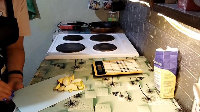 Булочки с яблоком, кушаем и стройнеем смотреть онлайн