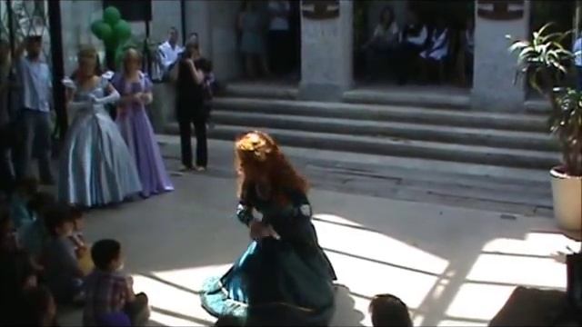 Princesa Merida - Valente - personagem vivo - Era Uma Vez... Princesas смотреть онлайн