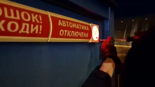 Пронзительный звук не давал спать жильцам дома в Южно-Сахалинске, и они вызвали спасателей смотреть онлайн