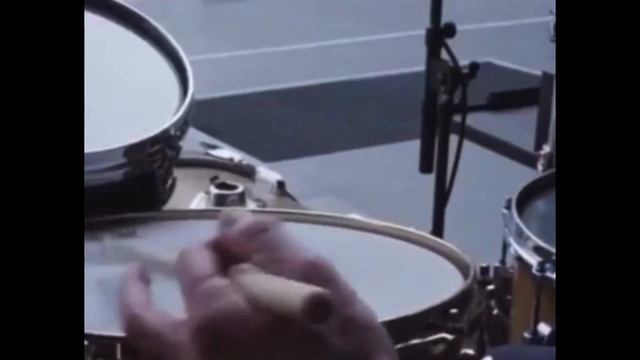 Rolling Stone, Charlie Watts Twirls His Drumsticks & Plays a Rare Drum Solo: Charlie Watts Tribute смотреть онлайн
