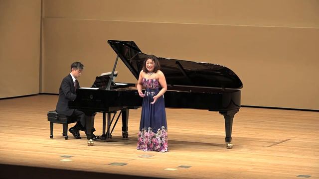 山田耕筰：『風に寄せてうたへる春のうた』（三木露風）より「光に顫ひ　日に舞へる」 смотреть онлайн