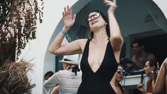 Supa Dupa Fly x Santorini смотреть онлайн