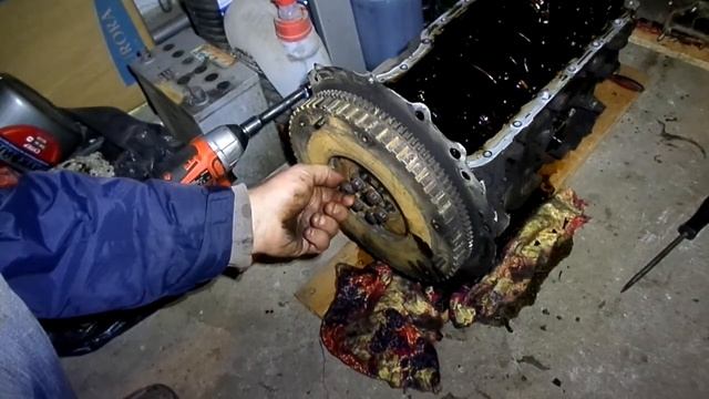 62 Снятие  маховика двигателя  Джили МК  копия  двгателя TOYOT A4 FE