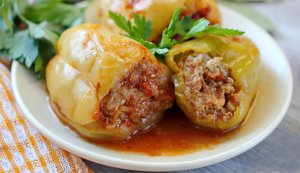 КЛАССИЧЕСКИЙ РЕЦЕПТ ФАРШИРОВАННОГО ПЕРЦА С ФАРШЕМ И РИСОМ.